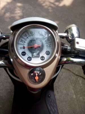 ขายถูก scoopy-iหัวฉีดปี2553รถบ้านราคาประหยัด มีเล่มครบ