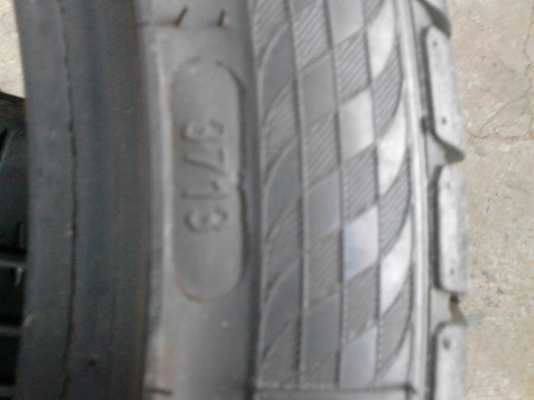 265/35R18 acceiera PHI ปี 2013  มี 2 เส้น  TEL.081-427-3941
