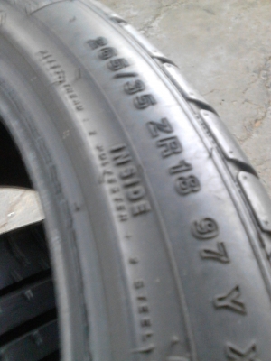 265/35R18 acceiera PHI ปี 2013  มี 2 เส้น  TEL.081-427-3941