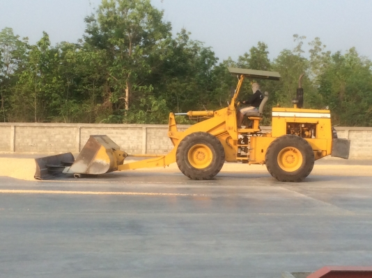 ขายรถตักล้อยาง