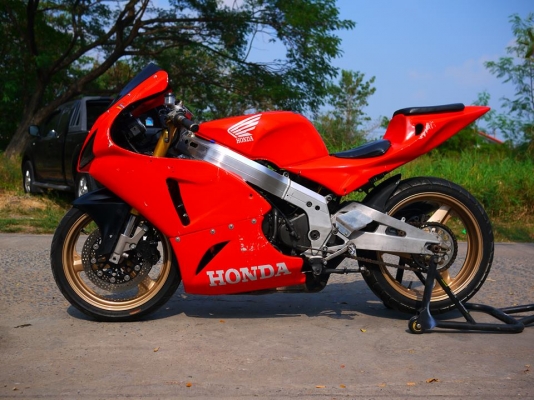 ขาย Cbr400 พร้อมทะเบียนแท้ เครื่องดีเลย ชุดสีมีตำหนิตามรูป แฟริ่ง Rc212