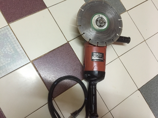 ขายหินเจียตัดกระเบื้องตัวใหญ่9นิ้วยี่ห้อMaktecรุ่นMT901สภาพดี2,000วัตต์ ขายหินเจียตัดกระเบื้องตัวใหญ่9นิ้วยี่ห้อMaktecรุ่นMT901สภาพดี2,000วัตต์