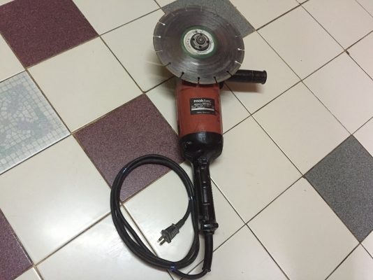 ขายหินเจียตัดกระเบื้องตัวใหญ่9นิ้วยี่ห้อMaktecรุ่นMT901สภาพดี2,000วัตต์ ขายหินเจียตัดกระเบื้องตัวใหญ่9นิ้วยี่ห้อMaktecรุ่นMT901สภาพดี2,000วัตต์