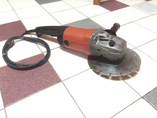 ขายหินเจียตัดกระเบื้องตัวใหญ่9นิ้วยี่ห้อMaktecรุ่นMT901สภาพดี2,000วัตต์