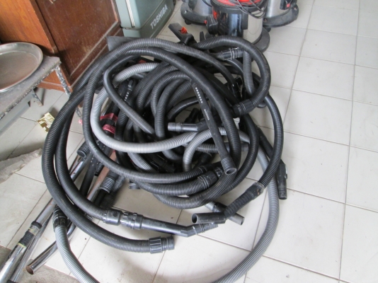 เลิกกิจการมีทั้งหมด 13 ตัว  เครื่องดูดฝุ่นขนาดใหญ่  ใชังานหนักได้สบาย   สภาพดีมาก