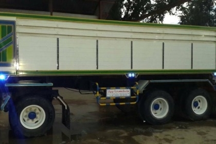 ขายด่วน ลูกพ่วงดั๊มพ์ 3 คาน ปี 56 กระบะดั๊มพ์มิเนียมความยาว 6.80 เมตรสภาพสวยเหมือนใหม่เลยครับ ช่วงล่างแน่น คัชซีสวยมาก ยางสภาพดีโดยรวมประมาณ 80\% พร้อมบรรทุกพร้อมใช้งานได้เลย เอกสารทะเบียนครบพร้อมโอน ราคาต่อรองได้ครับ