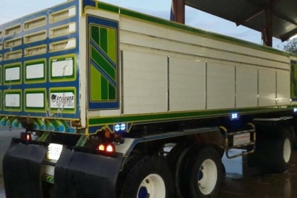 ขายด่วน ลูกพ่วงดั๊มพ์ 3 คาน ปี 56 กระบะดั๊มพ์มิเนียมความยาว 6.80 เมตรสภาพสวยเหมือนใหม่เลยครับ ช่วงล่างแน่น คัชซีสวยมาก ยางสภาพดีโดยรวมประมาณ 80\% พร้อมบรรทุกพร้อมใช้งานได้เลย เอกสารทะเบียนครบพร้อมโอน ราคาต่อรองได้ครับ