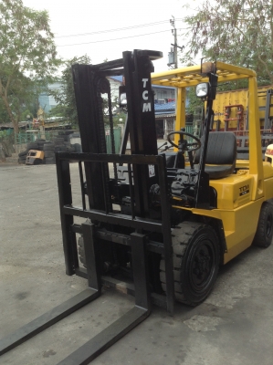 +++ ขายโฟล์คลิฟท์  T.C.M.  FD30Z5  ขนาด  3  ตัน  เครื่องยนต์ดีเซล  เสา  3  เมตร  งา 1,070  มม.  เกียร์ธรรมดา   ยางตันครับ