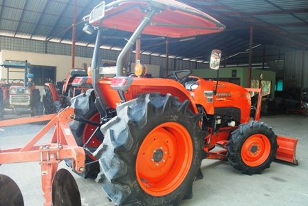 ขายรถไถ Kubota L 4708 (4WD) พร้อมดันหน้าและผานบุกเบิกช้างI รถไร่ สีเดิม 560ชั่วโมง