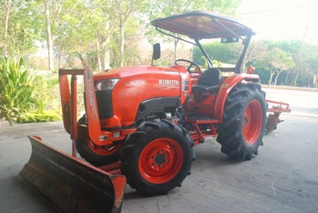 ขายรถไถ Kubota L 4708 (4WD) พร้อมดันหน้าและผานบุกเบิกช้างI รถไร่ สีเดิม 560ชั่วโมง