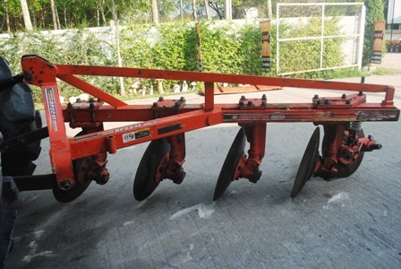 ขายรถไถ Kubota L 4708 (4WD) พร้อมดันหน้าและผานบุกเบิกช้างI รถไร่ สีเดิม 560ชั่วโมง