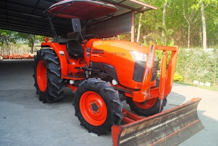 ขายรถไถ Kubota L 4708 (4WD) พร้อมดันหน้าและผานบุกเบิกช้างI รถไร่ สีเดิม 560ชั่วโมง
