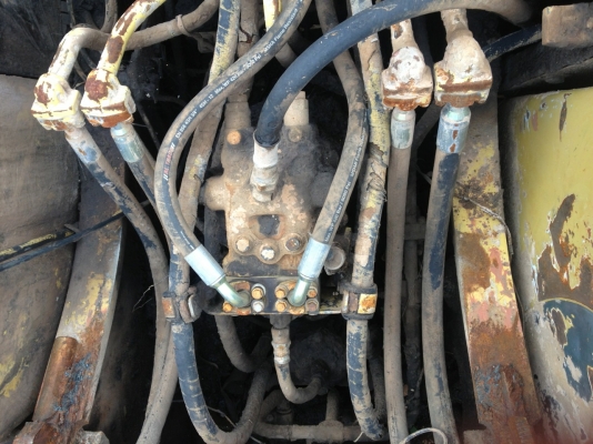 ขายอะใหล่ KOMATSU PC200-6 (แยกขายเป็นอะใหล่นะครับ)