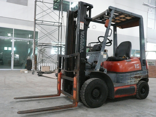 ขายรถโฟล์คลิฟท์ TOYOTA รุ่น 6FGL15 ราคา 139,000 บาท นำเข้าจากประเทศญี่ปุ่น 100\% ไม่เคยใช้งานในประเทศไทย