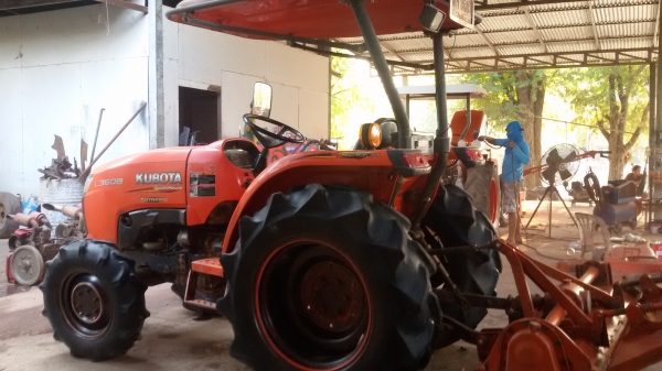 ขายรถไถคูโบต้าแอว3608มีรอตารีตราช้างสภาพสวยมากไม1600ราคา268000รถอยู่วังบ้ว อคลองขลุง กำแพงเพชรสนใจโทร0813655997อำพร พาเจริญราคานี้ยังต่อรองได้อีกนะครับ