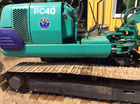ขายรถขุด Komatsu pc40-7. เก่านอกแท้สภาพดีมากพร้อมใช้งาน. สนใจสอบถามได้ ผมอ้อ 085-8332943