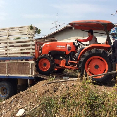 คูโบต้า L4708  4WD พร้อมใบมีดหน้า...รถไม่เคยลงนา..สภาพดีมาก