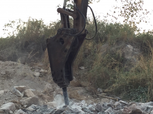 ขายหัวเบรคเกอร์ FURUKAWA  ใส่แบคโฮ  รุ่น PC-200. CAT 320. ZX-200