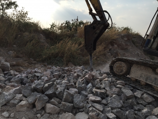 ขายหัวเบรคเกอร์ FURUKAWA  ใส่แบคโฮ  รุ่น PC-200. CAT 320. ZX-200