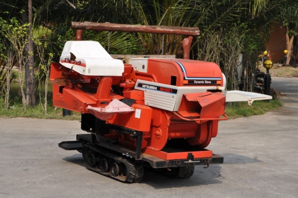 ขายรถ นวดข้าว(เมล็ดพันธ์)ต่างๆMITSUBISHIตีนตะขาบ สภาพสวยเดิมจากญี่ปุ่น ขายถูก29,000บาท!!