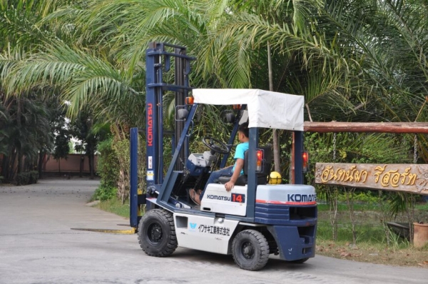 ขายFORKLIFT KOMATSU FG-15 (1.5ตัน)(เสาสูง4เมตร)สวยเดิมจากญี่ปุ่น ยังไม่เคยใช้ในไทย 135,000เท่านั้น!!