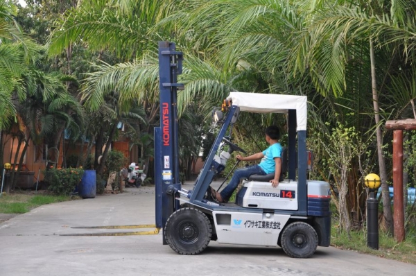 ขายFORKLIFT KOMATSU FG-15 (1.5ตัน)(เสาสูง4เมตร)สวยเดิมจากญี่ปุ่น ยังไม่เคยใช้ในไทย 135,000เท่านั้น!!