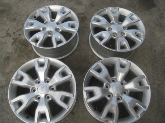 ล้อแม็กป้ายแดง Ford ranger 18" สนใจติดต่อเล็กคลองสามครับ 081-3747940