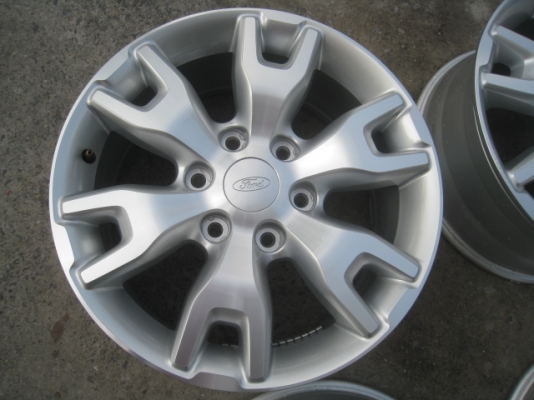 ล้อแม็กป้ายแดง Ford ranger 18" สนใจติดต่อเล็กคลองสามครับ 081-3747940