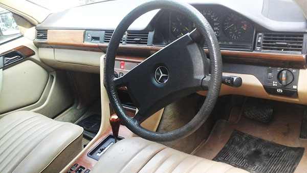 300E Sunroof แท้เครื่องเกียร์ดีสีเต็มคัน 300E Sunroof แท้เครื่องเกียร์ดีสีเต็มคัน