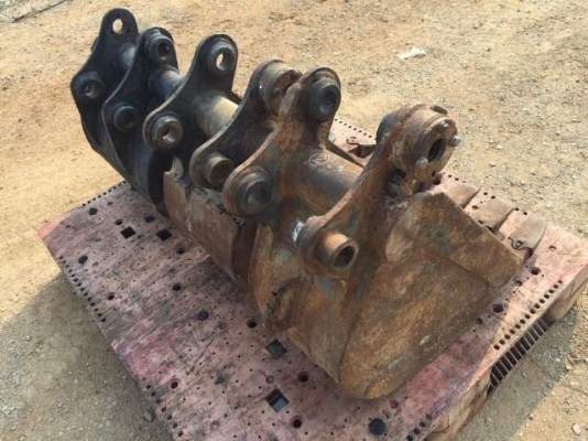 ขายบุ้งกี๋ ใช้กับ รถขุด KOMATSU PC30 นำเข้าจากญี่ปุ่น ติดต่อ 081-2990958/089-8368497 (เจ้าของขายเอง)