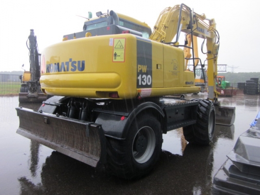 รถขุด Komatsu PW 130-7K #K40061F รอนำเข้าจากยุโรป สนใจโทร. 080-6565422 (หนิง)