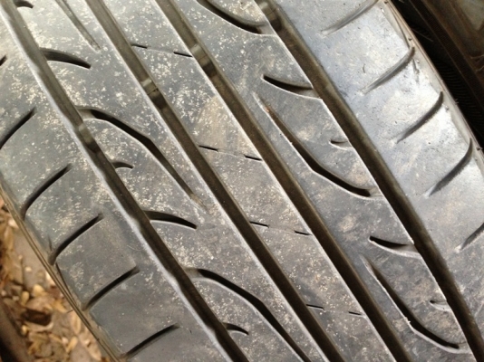 - ขายยาง Dunlop LM704 215/60/16  ปี14