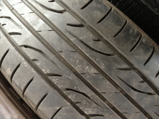 - ขายยาง Dunlop LM704 215/60/16  ปี14