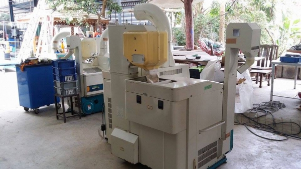 เครื่องสีข้าวกล้องเก่าญี่ปุ่น  SATAKE  GPS 450AX  สภาพสวย เครื่องพร้อมใช้งาน  ไม่เคยใช้งานในไทย