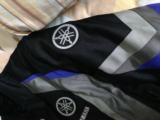 เสื้อเกาะอ่อน yamaha และ เสื้อหนังเกาะแข็ง dainese ใหม่ ๆ เลย