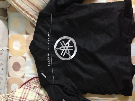 เสื้อเกาะอ่อน yamaha และ เสื้อหนังเกาะแข็ง dainese ใหม่ ๆ เลย