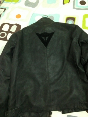 เสื้อเกาะอ่อน yamaha และ เสื้อหนังเกาะแข็ง dainese ใหม่ ๆ เลย