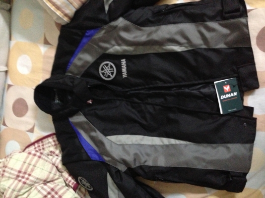 เสื้อเกาะอ่อน yamaha และ เสื้อหนังเกาะแข็ง dainese ใหม่ ๆ เลย