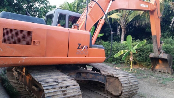 ขาย HITACHI รุ่น zx 200-1 สภาพสวย พร้อมใช้ เครื่องดี ปั้มดี เอวแน่น โซ่เต็ม ใช้งาน 5000 ชม.