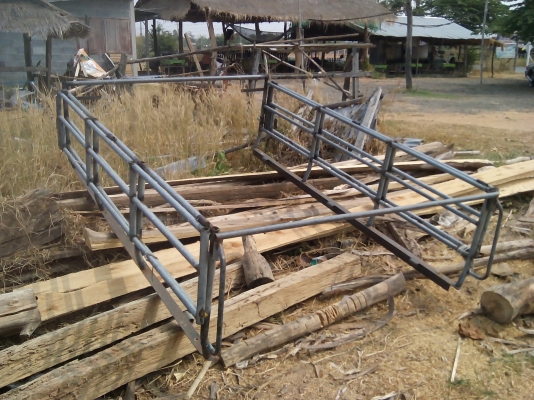 คอกรถกะบะ ตอนเดียว ทำจากเหล็กแป๊ปปะปา ชนิดหนาเป็นคอกสองระดับปรับสูง ต่ำได้ เหมาะสำหลับใช้งาน ได้ทุกประเภท