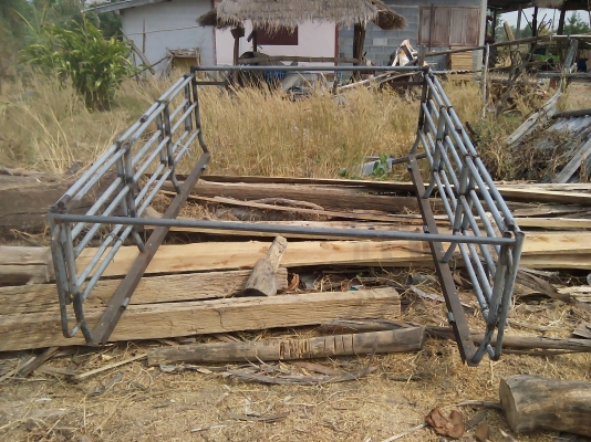 คอกรถกะบะ ตอนเดียว ทำจากเหล็กแป๊ปปะปา ชนิดหนาเป็นคอกสองระดับปรับสูง ต่ำได้ เหมาะสำหลับใช้งาน ได้ทุกประเภท