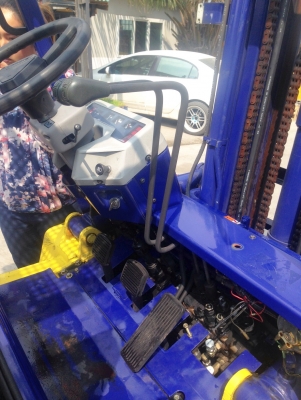 -:-*&bull;*ข า ย ร ถ ย ก นำ เ ข้ า*&bull;*-:-KOMATSU FG35-6 เบนซิล+แก๊ส เสา6เมตร สนใจติดต่อ 083-062-0223