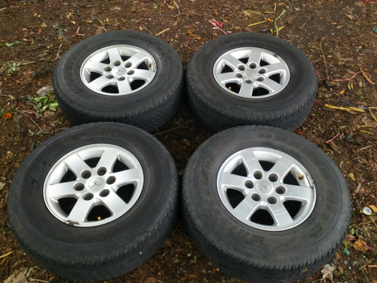 ขายแม็กมิตซู ปาเจโร่ 6รูขอบ16 พร้อมยางบริดสโตน265/70R16 ปี09 ชุดละ 3900