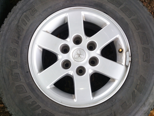 ขายแม็กมิตซู ปาเจโร่ 6รูขอบ16 พร้อมยางบริดสโตน265/70R16 ปี09 ชุดละ 3900