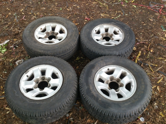 ขายแม็ก TOYOTA  6รูขอบ15 พร้อมยาง ชุดละ 3300