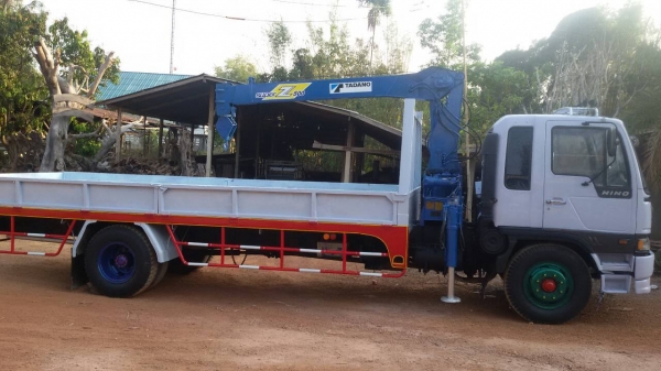 ขายหกล้อติดเครน Hino FF3H 195 แรง ยาว 7.20 เมตร ยาง 900.20  ปี 39 เครน 4.5 ตัน 3 ปอก จ่าอู้ด 081-2995537