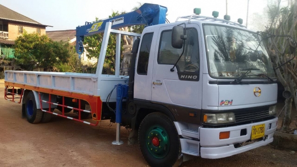 ขายหกล้อติดเครน Hino FF3H 195 แรง ยาว 7.20 เมตร ยาง 900.20  ปี 39 เครน 4.5 ตัน 3 ปอก จ่าอู้ด 081-2995537