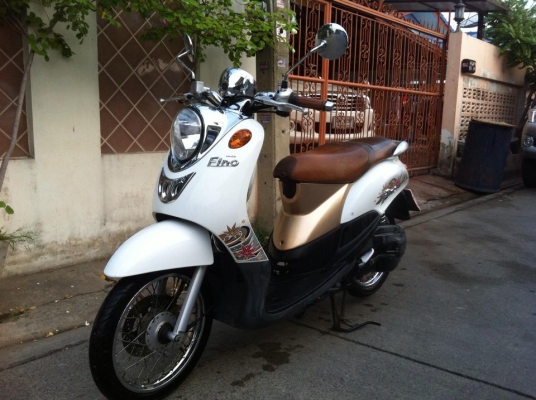 Yamaha Fino Classic สี ขาว น้ำตาลทอง ชุดหน้า โครมเมี่ยมสวย