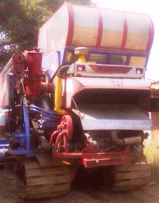 ขายด่วน รถเกี่ยวข้าวไทยเส็งยนต์ TSY รุ่น เดี่ยวทรนง รถสวยสภาพดีสุดๆพร้อมทำงานได้เลยครับ เครื่องยนต์ 235 HP 6HH1 เทอร์โบ อุ้ม 2.5 ตัน ปั๊มไดกิ้นเบอร์ 23 ช่วงล่าง 12HT แน่นดีพร้อมใช้งานได้เลย ราคาต่อรองได้ครับ