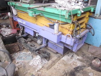 ขายตามสภาพครับ  -  รถลิฟท์บรรทุกคน กระเช้า ลิฟต์ยกของ AICHI: RV040 แบบขากรรไกร มือสองญี่ปุ่น